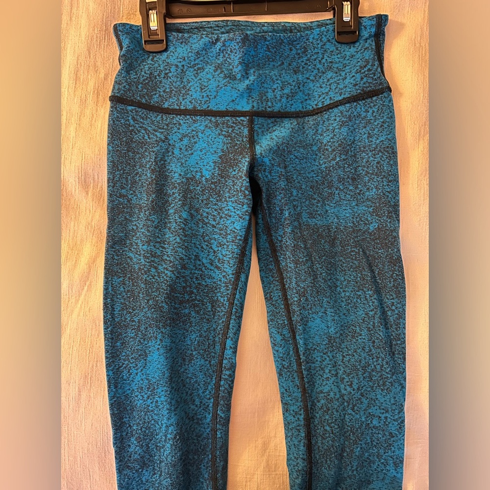 Lululemon leggings (4) blue/black pattern